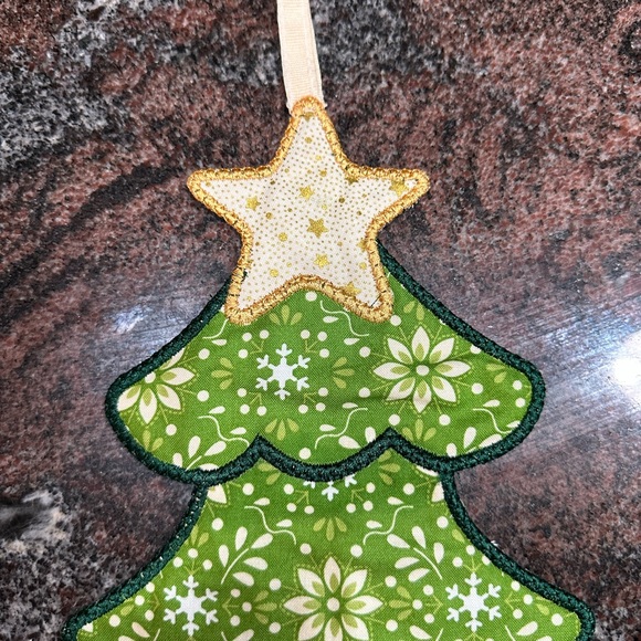 Handmade quilted Christmas tree door hanging decoration - Picture 2 of 5